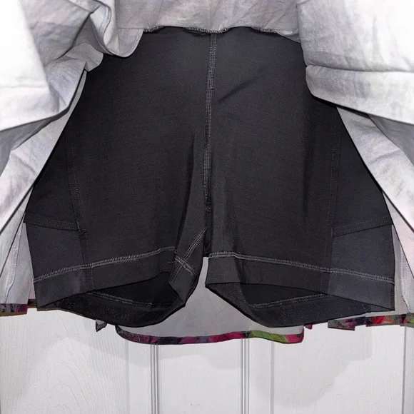 Lululemon Side-Pleat High-Rise Tennis Skirt in Vivid Floral Tone SZ 8 - Picture 3 of 6